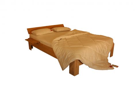 Rahmenbett mit Füssen